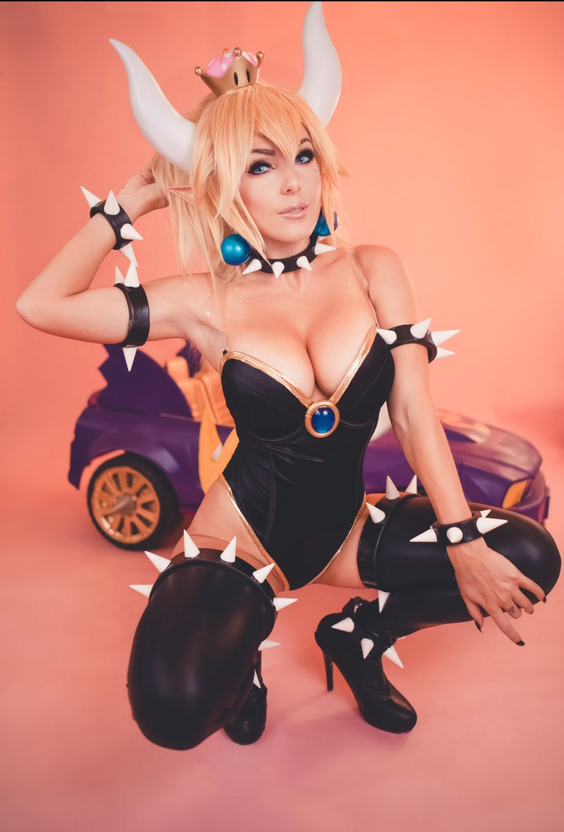 JessicaNigri's tweet photo. 😈BOWSETTE! 😈
SHOUTOUT to @HabiteerWS for one of their raw kit crowns to finish up myself! 
shout out to @fakenerdboy and @kyuhlztv For Painting MY CAR! 
Wig styled, Horns, earrings, tail, shell by me! 
Photo: @martinwongphoto 
#bowsette #bowsettecosplay https://t.co/fTmJsnWKb2