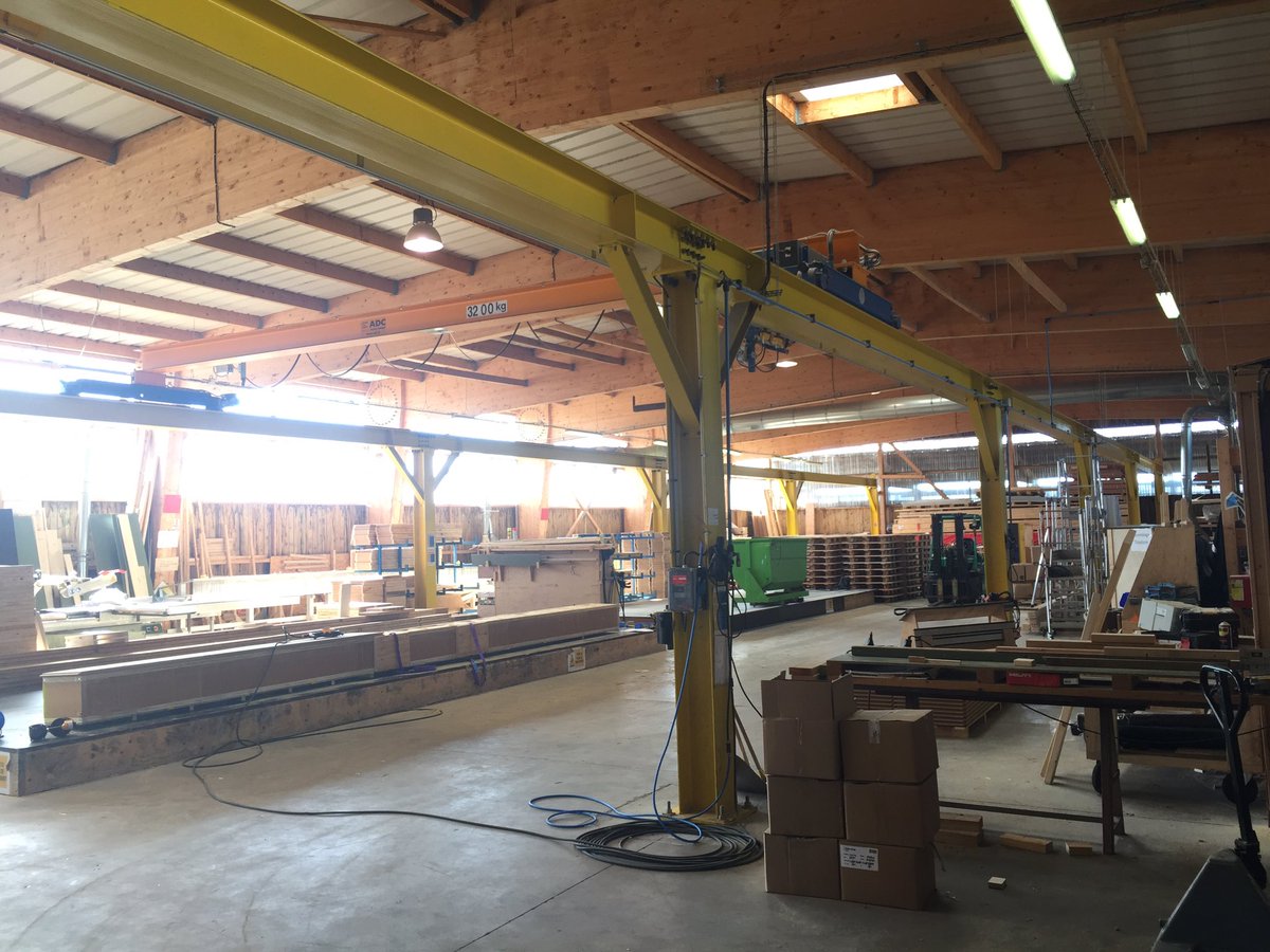 JimmyCstld's tweet photo. Ce jeudi, @GroupeSNCF en visite au « Chênelet », site de l'ESS notamment financé par l’épargne des cheminots situé à #Calais !
Au programme : rencontres et partages autour du retour à l’emploi et de l'hébergements. Image &amp; visite de l’asso pour découvrir la scierie &amp; les gites. https://t.co/Di45S96vsv