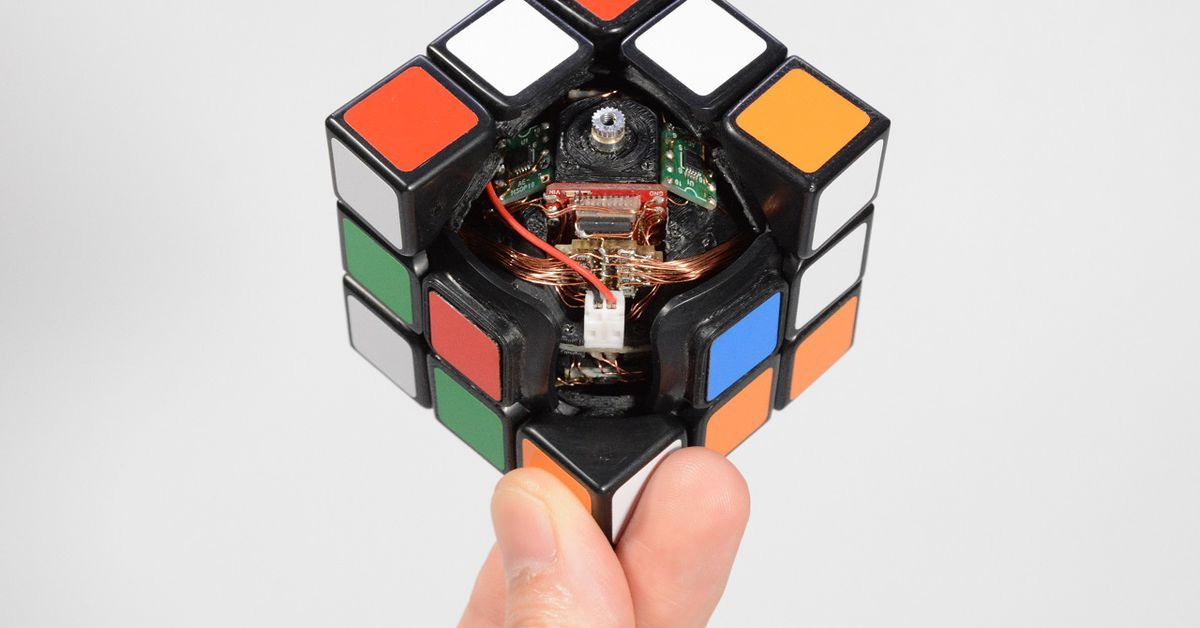 Check out this self-solving Rubik’s Cube. @dami_lee. @verge. pic.twitter.co...