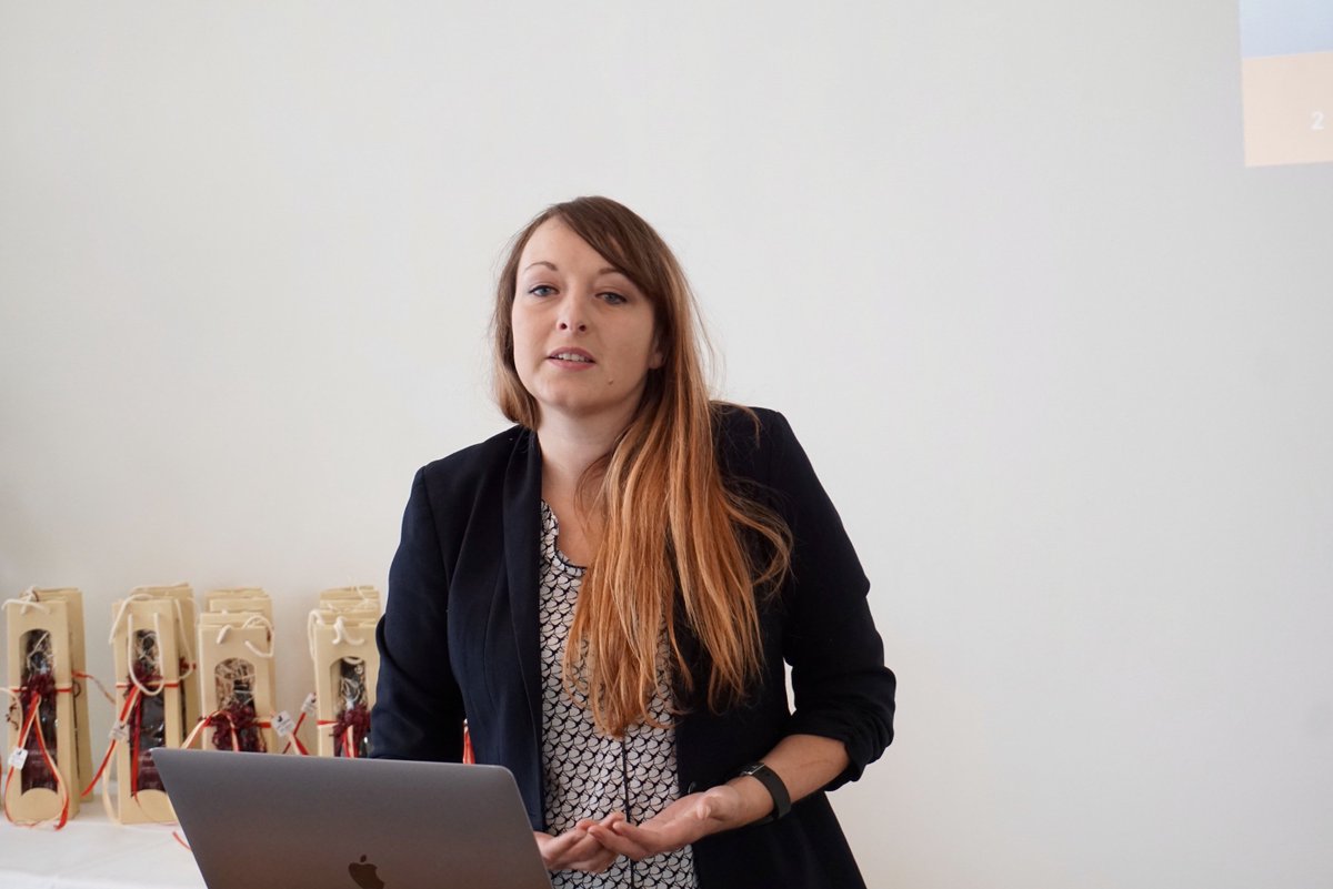 innoretail's tweet photo. Justine Kiermasch (Globus SB-Warenhaus Holding GmbH und Co. KG) stellt die Mobil-Strategie von Globus vor #ITH2018 https://t.co/j6kHwNJ09m https://t.co/cHVl6v2Nck
