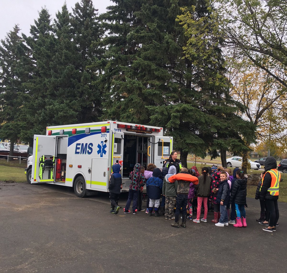 FatherLeoGECSD's tweet photo. Thank you @ahs_ems for providing our FLG grade 2 students with an engaging and hands on learning experience about all that you do for our community! #FLGpride #ECSDFaithInspires https://t.co/GLXU667QRX