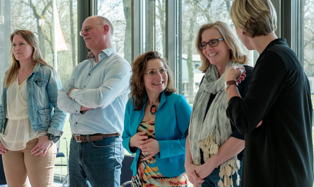 Happiness in the workplace is a necessity. Read more about the 5 ingredients for work happiness. debaak.net/2OTrNR2