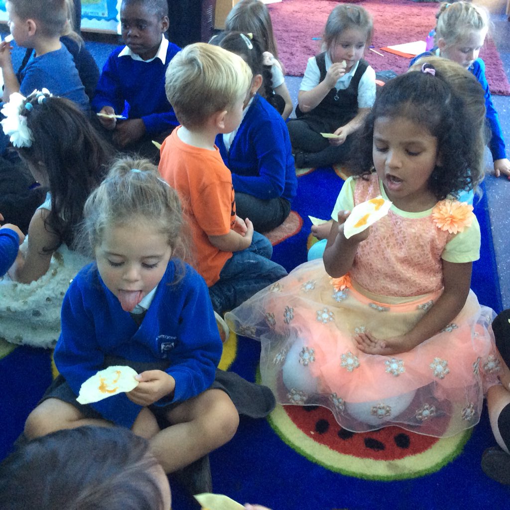 MowmacreHill's tweet photo. F2 have been learning about India and tasting some food! #ASHAday #UnderstandingTheWorld @DSATEYFS @DavidBr20600287 https://t.co/2O43j883K1