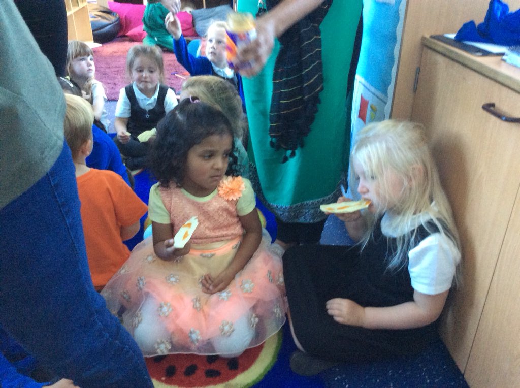 MowmacreHill's tweet photo. F2 have been learning about India and tasting some food! #ASHAday #UnderstandingTheWorld @DSATEYFS @DavidBr20600287 https://t.co/2O43j883K1