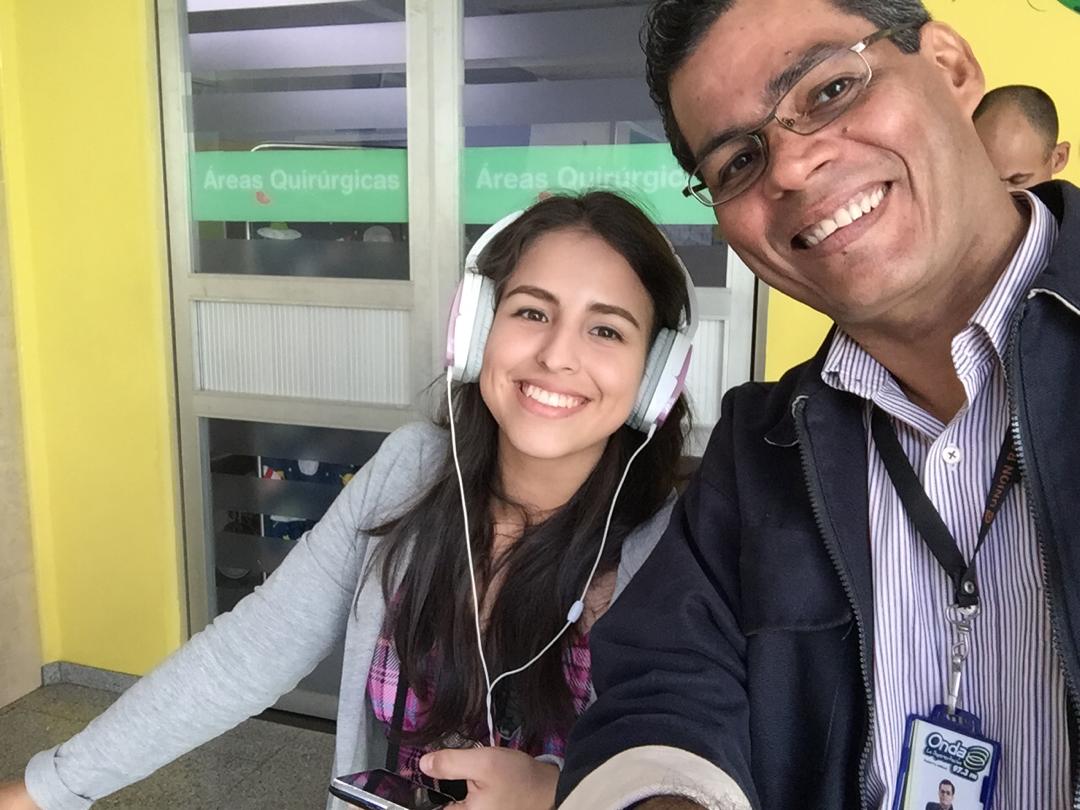 DeVisionarios's tweet photo. ¡¡Jueves de alegría!! 🎧🌟Conéctate junto a nosotros por los microfonos de @Onda973FM o por nuestro stream https://t.co/pXWK78PwPF https://t.co/SWM8zOKpIf