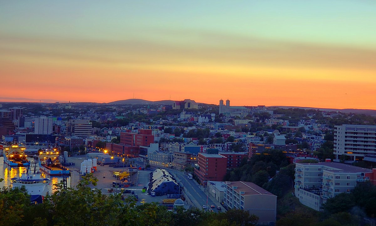 paula_eddy's tweet photo. Beautiful view at the end of a busy day from the conference space at the Emera Innovation Exchange. #EIX #SignalHillCampus https://t.co/Z8E437bPrQ