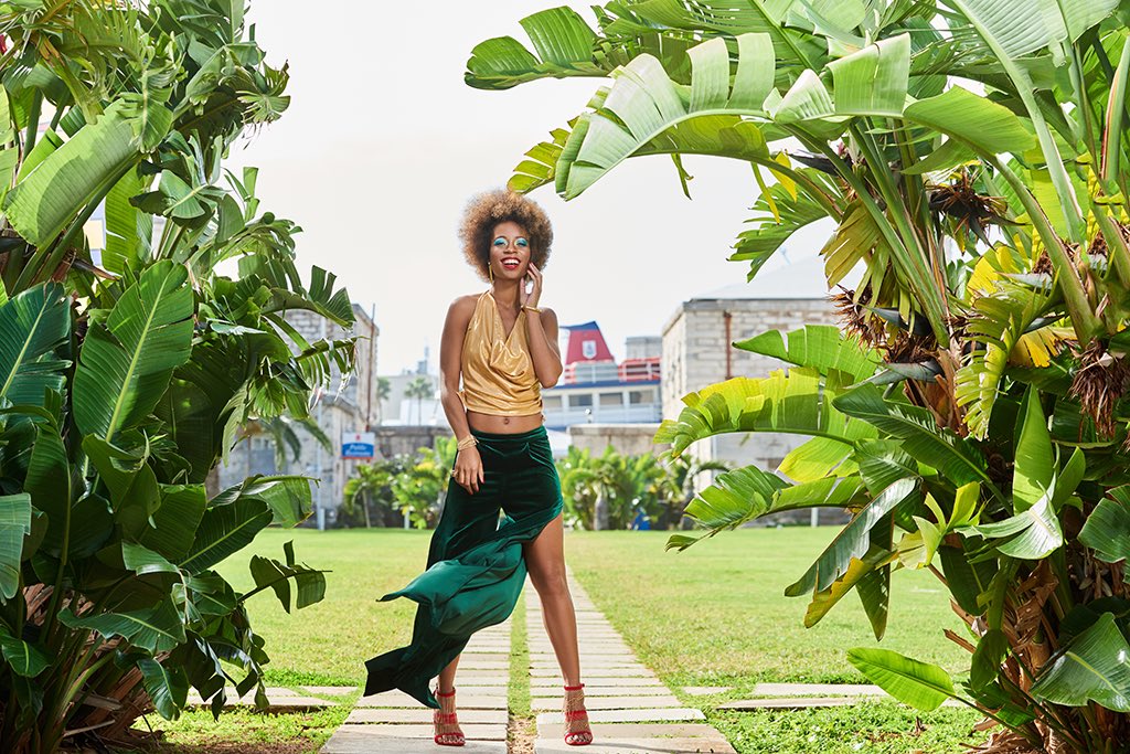 rgmagsbda's tweet photo. Fashion: 70’s Glam Gina
Inspired from the fashion in the 1970’s era, where women took risks, were more self-accepting and confident in their choice of outfits.
⠀⠀⠀⠀⠀⠀⠀⠀⠀
More on https://t.co/dztKw4P1Xj: https://t.co/VuLYCWv14P
#rgmags #rgfall #bermuda #fashion #women https://t.co/pEXt7j83Zk