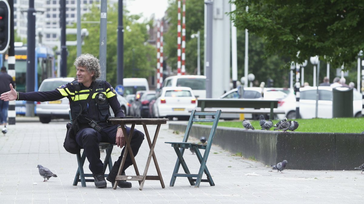 UmaMedia's tweet photo. Vandaag neemt @WT_Berenschot afscheid als wijkagent in @Rotterdam - afgelopen jaar maakte we met Uma een drieluik over Verbinders in de Nederlandse Samenleving - Wilco is een van hen - check https://t.co/iSC2VcjraN https://t.co/JTNGnLagYW