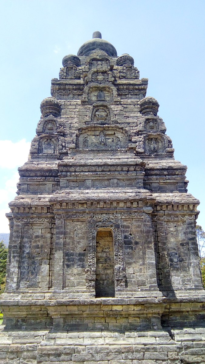 YogyakartaV's tweet photo. What to see in Dieng Plateu : the beautiful scenery, ancient Hindu temples and the unique kids born with dreadlocks hair. #Diengplateu #Java #Indonesia #scenery #culture #heritage #twwt  #NOFILTER #yogyakartavoyage https://t.co/ugazgRYoXA