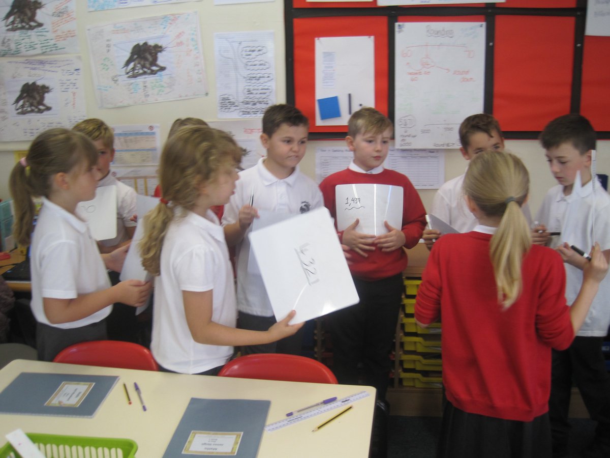 GentleshawPS's tweet photo. #Willow have been learning about ascending and descending numbers in maths today. #movinginmaths https://t.co/WbG9lk01Ek