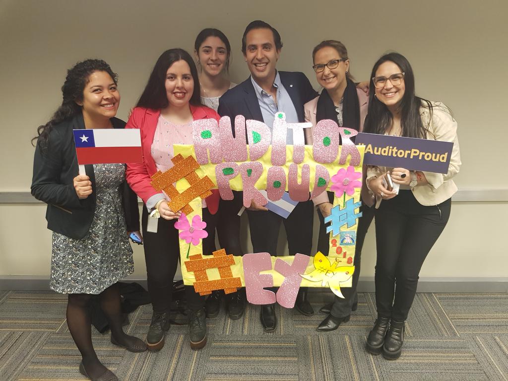 SebasOseroff's tweet photo. Gran equipo de @EY_Argentina festejando #AuditorProud #EY https://t.co/roiFdlfU5y