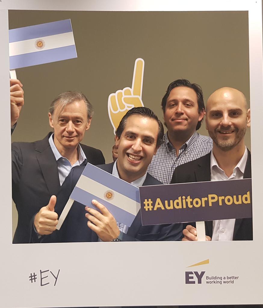 SebasOseroff's tweet photo. Gran equipo de @EY_Argentina festejando #AuditorProud #EY https://t.co/roiFdlfU5y