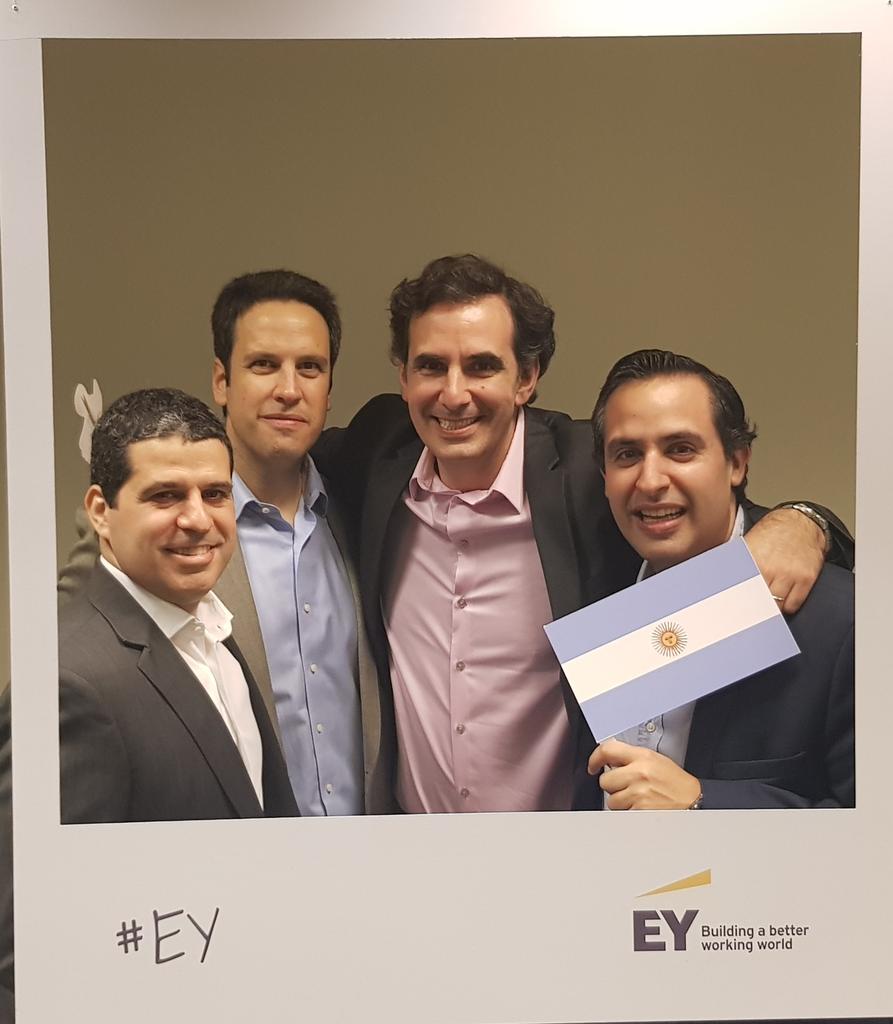 SebasOseroff's tweet photo. Gran equipo de @EY_Argentina festejando #AuditorProud #EY https://t.co/roiFdlfU5y
