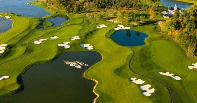 Located just outside Stockholm, @brohofslott sits alongside the beautiful Lake Malaren and in the grounds of the stunning Bro Hof castle. 📷: @imggcs instagram.com/p/BoOshsmgfuk/