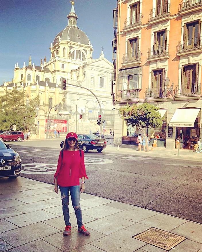 MadhuriDixit's tweet photo. To travel is to experience, learn &amp; embrace the unknown! Fill your life with adventures and watch yourself become a storyteller. ✨ 🌍 ❤ #WorldTourismDay https://t.co/z1aPdwn1Ig