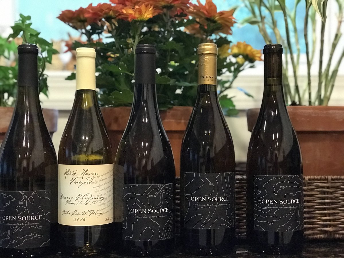 Chardonnay 5 ways #winetourist #njwine 👉 tonight!#ECWineChat @thewinemakersnj’s collaboration of chard grapes to produce their own take on #newjersey OPEN SOURCE Chard 👉 7:30 EST With <a href="/UnionvilleWines/">Unionville Vineyards</a> <a href="/WorkingDogWines/">Working Dog Winery</a> <a href="/BeneduceWines/">Mike Beneduce</a> <a href="/HeritageWineNJ/">WilliamHeritageWine</a> <a href="/HawkHavenWinery/">Hawk Haven Winery</a> #NewJersey