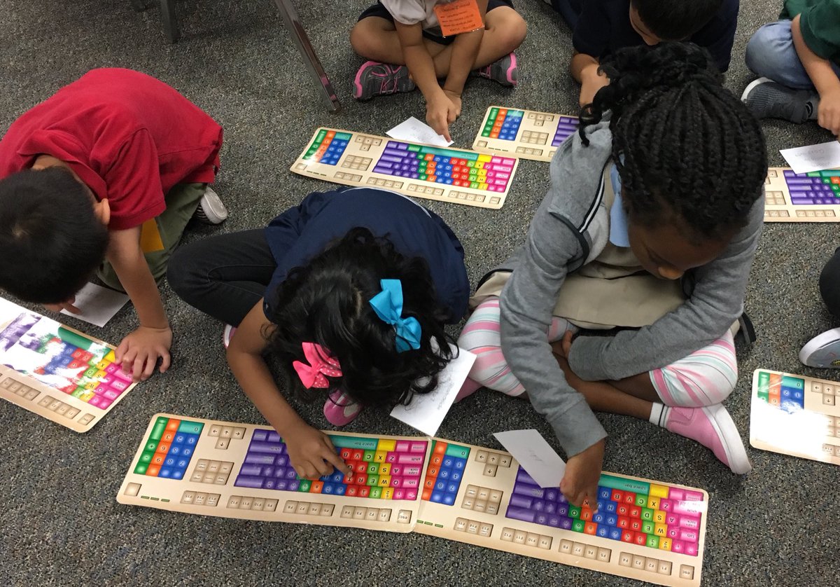 techteacher78's tweet photo. Chancellor 1st graders practice their usernames and passwords. Technology rocks! #aliefmission ⁦@ChancellorComet⁩ ⁦@AliefISD⁩ ⁦@AliefTech⁩ https://t.co/E8A0Xu87Zn