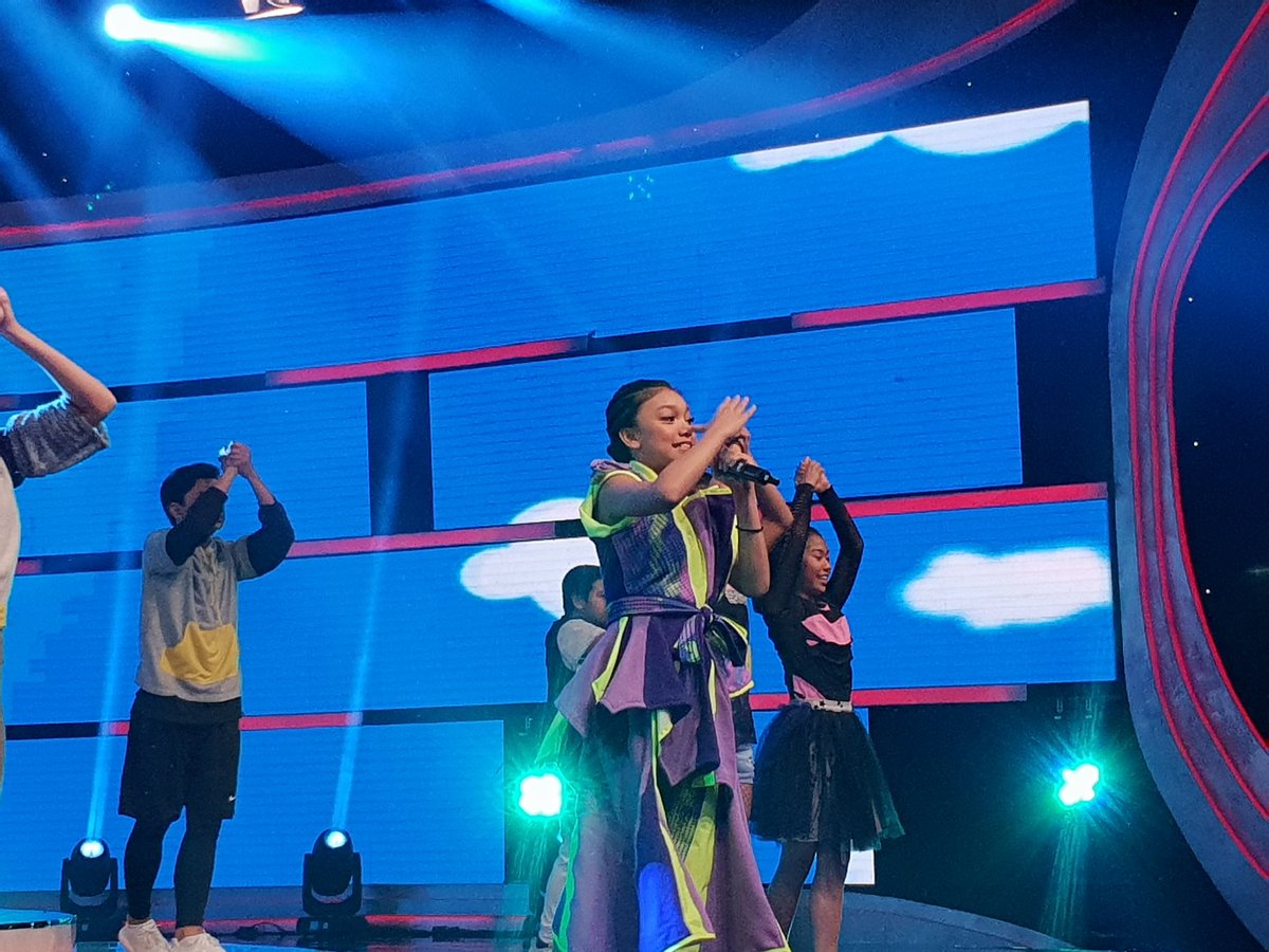 TRANSTV_CORP's tweet photo. Mana penggemarnya Naura? π #HUTInsert15 https://t.co/Q6o1mbTc3j