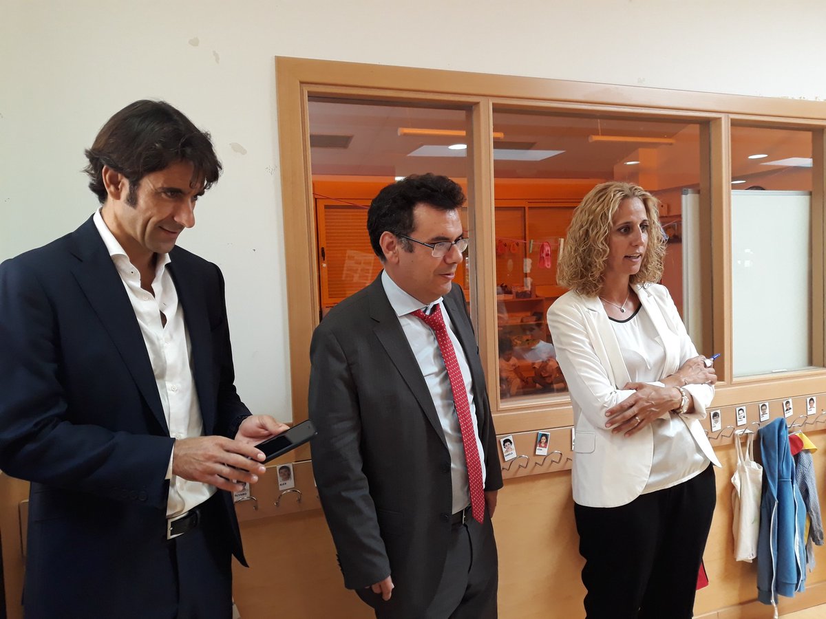 vicente_alcaniz's tweet photo. Mi felicitación sincera a @sofiagmayoral @ColeTempranales
Su proyecto educativo ayuda a aprender a pensar, a hacer preguntas, a utilizar el error para crecer, integra robótica y tabletas para alcanzar objetivos utilizando todos los espacios para aprender #RedFormaciónMadrid https://t.co/LZ2vho8PUG