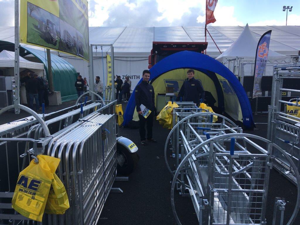XGlooUK's tweet photo. We love seeing #XGLOO inflatable events tents in action. Just check out this one from @IAE1969 from the Space, Rennes, France Show 2018 and another from the Sommet De Le’Levage 2017👏🏼
The bold colours replicate the branding incredibly well, creating an unmissable display. https://t.co/G2PncmVMxM