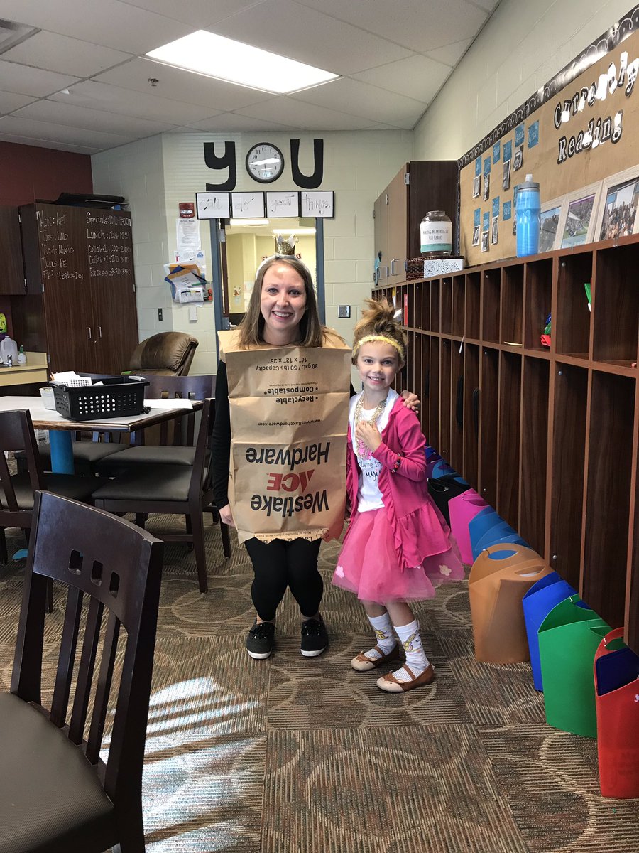 MsHogan_306's tweet photo. Fancy Nancy and The Paper Bag Princess are ready for a fun day @KBElementary! #ReadingRocks #LiteracyWeek #kb4thgrade https://t.co/r1x1TlqScV