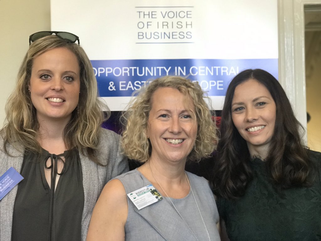 Chris_Plant's tweet image. #girlpower @wendystunt @CelinaDion07 #tinafleming #vobevent #Slovakia #CEE #Roadshow @thevoiceofire