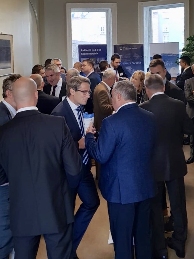 Chris_Plant's tweet image. #girlpower @wendystunt @CelinaDion07 #tinafleming #vobevent #Slovakia #CEE #Roadshow @thevoiceofire