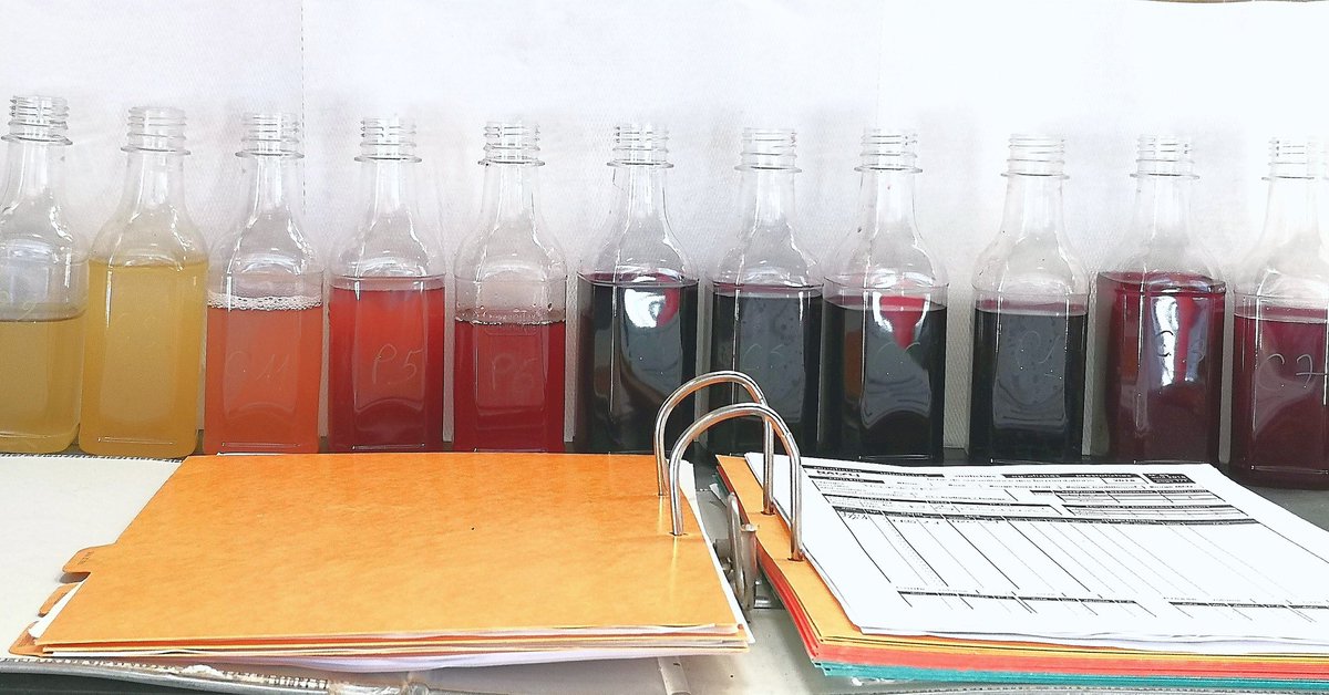 En attendant Chantal <a href="/labonatoli/">Laboratoire Natoli</a>, l œnologue du Mas Farchat pour la dégustation ☺️👌👍🍷
#vendanges2018 #harvest #masfarchat #languedocwine #languedoc #vin #millesime2018 #syrah #aoclanguedoc #AOCPézenas #winegrower #wine #winelovers #grenache  #cinsault #mourvèdre #rosé