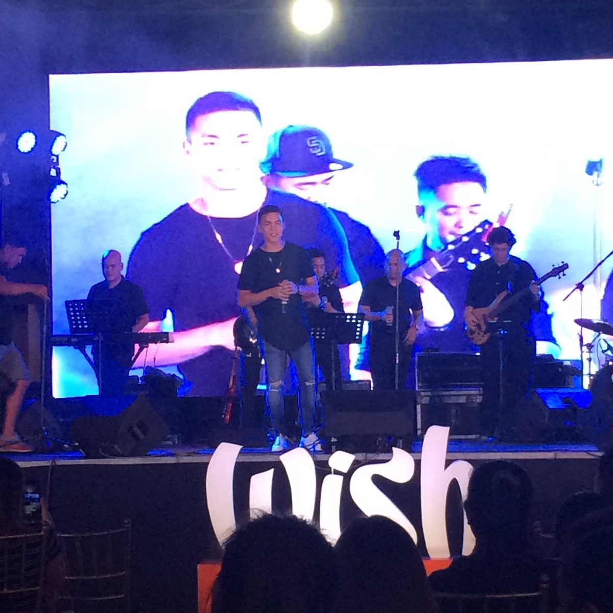 AlexanderCuties's tweet photo. @alexandermcdizz  singing Dulo. https://t.co/MM9QO9Jn5w