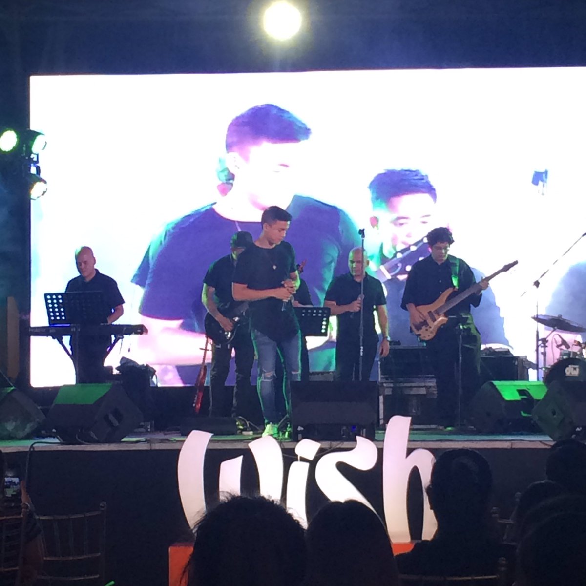 AlexanderCuties's tweet photo. @alexandermcdizz  singing Dulo. https://t.co/MM9QO9Jn5w