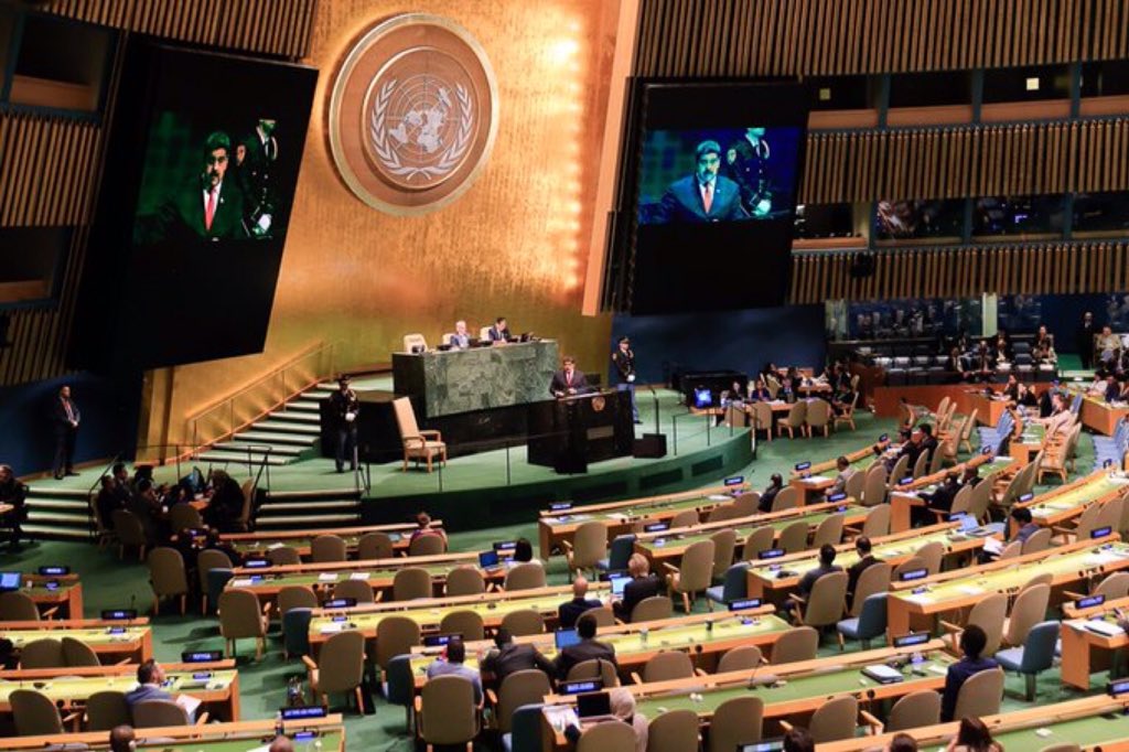 mippci_ven's tweet photo. #27Sep | 📣 ¡LA ETIQUETA DEL DÍA! ⏩#MaduroVozDePuebloDigno

El Pdte. @NicolasMaduro fijó su posición en la 73º Asamblea de la ONU, con un mensaje de paz, diálogo de respeto a la soberanía y rechazo a la persecución política, económica contra las naciones libres e independientes https://t.co/BEDFwz6PEN