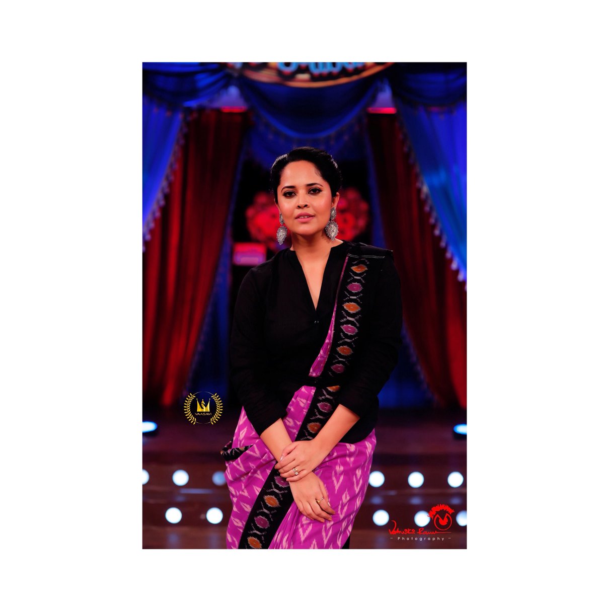 Vaasavi8's tweet photo. Current favourite handlloms  😍
 @anusuyakhasba Looking every bit gorgeous 🎀
Jewellary : @bcos_its_silver 😍
Photography: @valmikiramu 
Makeover : @makeupbysiva @telusivakrishna https://t.co/sNDB2qFvAw