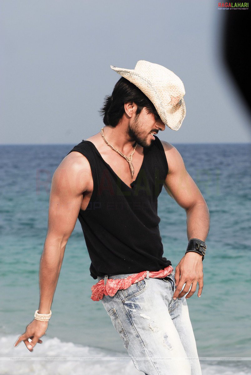 alwaysHemanthRC's tweet photo. #11YrsOfIconicRAMCHARAN It's been 11 Years For my Love towards #RamCharan Love you ChAran Anna 😍 https://t.co/kOENfX4Fz8