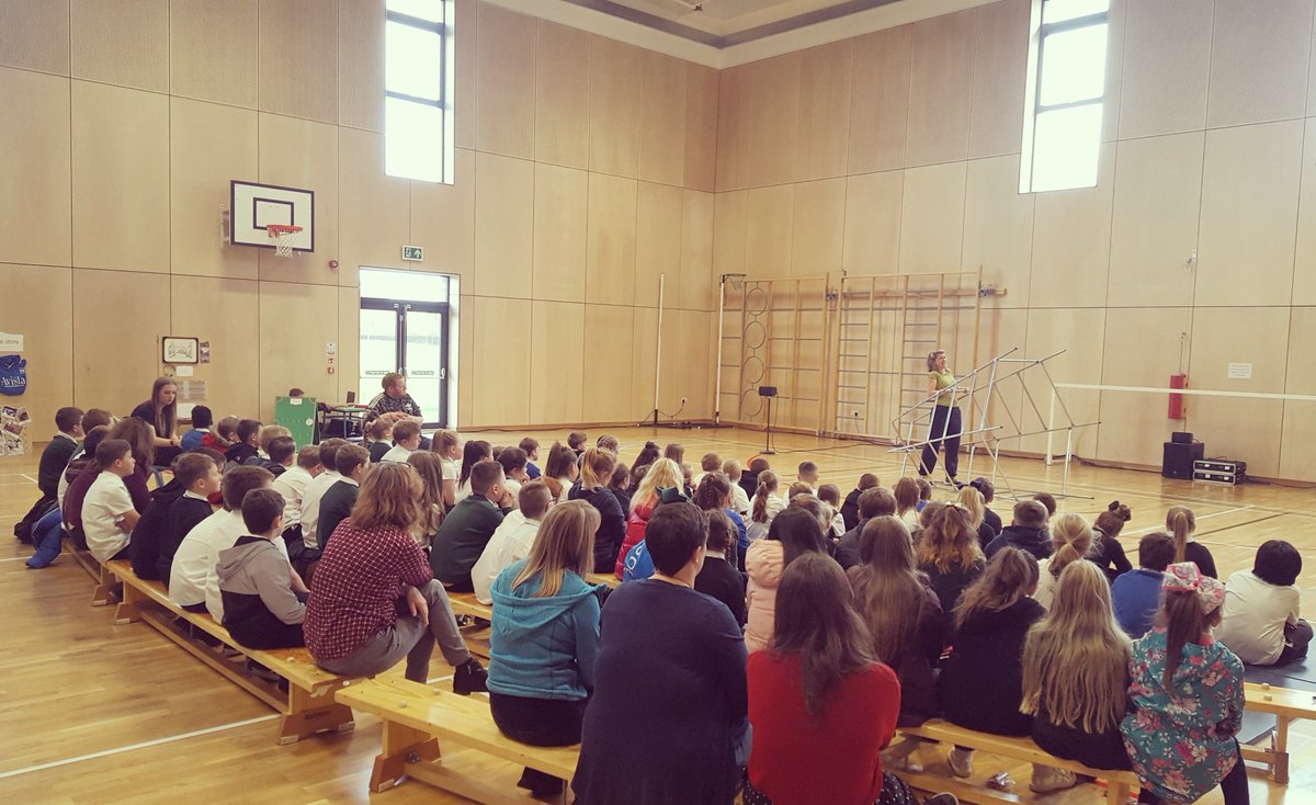 DundeeRep's tweet photo. We loved this morning's performance of #MyFriendSelma @Terra_Incog @tiss_scotland. And thank you P5a &amp; P5b @StFrancisDundee and P5 &amp; P5/6 @LonghaughPS for being a great audience and giving such thoughtful feedback @aspiredundee #theatreinschools #100stars https://t.co/aBGpWoogzJ