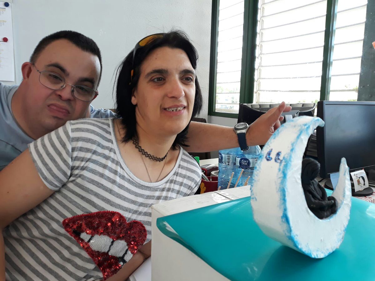 auria_grup's tweet photo. 2 dies per #MercatdeLletres organitzat per @culturaigualada @ajigualada @IgualadaB. @auria_grup organitza gimcana infantil i exposició de lletres contes literaris #ÀreaInfantil biblioteca #CalFont. Inscripcions gimcana 11:30h i a les 12h diversió amb els personatges de contes. https://t.co/JQxZ99551S