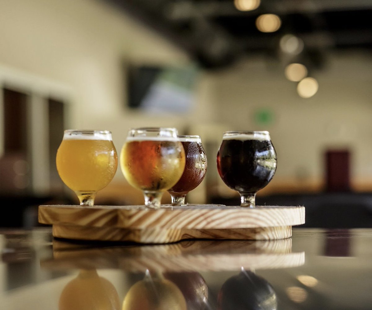 tobaccoroadbrew's tweet photo. Tobacco Road core drafts are $3 every Thursday, along with $5 Sangrias, $5 Cosmos and $4 Fireballs. #drinkspecials https://t.co/JhBZ6hMcvW