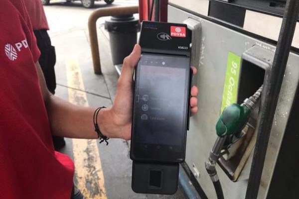 Conatel's tweet photo. #ConatelAlDía Arranca período de prueba de sistema Biopago para cobro de la gasolina. https://t.co/MV4rCiEP2h https://t.co/9BUbj7ONWh