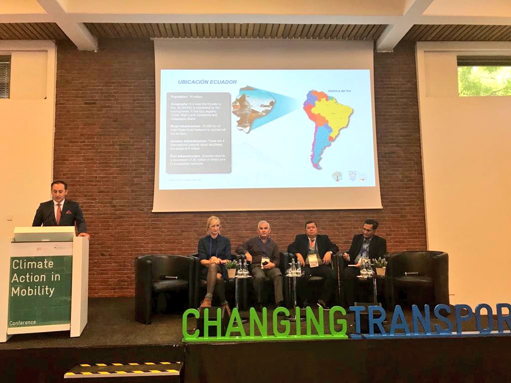 MIT_Ecuador's tweet photo. En la Conferencia de #transportweek2018, el viceministro @bopalv expuso las políticas públicas encaminadas hacia una movilidad baja en carbono, como los proyectos @MetrodeQuito y @Tranvia_Cuenca, el Plan Nacional de Movilidad Bajo en Carbono, entre otros. https://t.co/KRH2Da0kZb