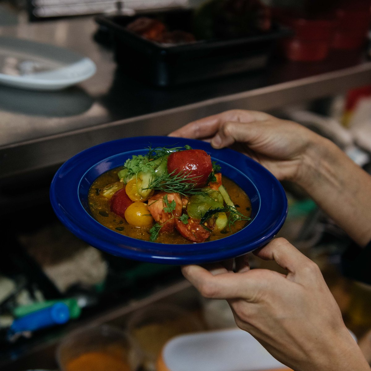 Nous sommes ouverts pour le lunch aujorud;hui et demain de 11h30 à 14h30 et les beaux légumes de la ferme de chef Fisun sont encore au menu!
We're open for lunch today and tomorrow from 11:30am to 2:30pm and chef Fisun's farm veggies are still on the menu! #Montreal