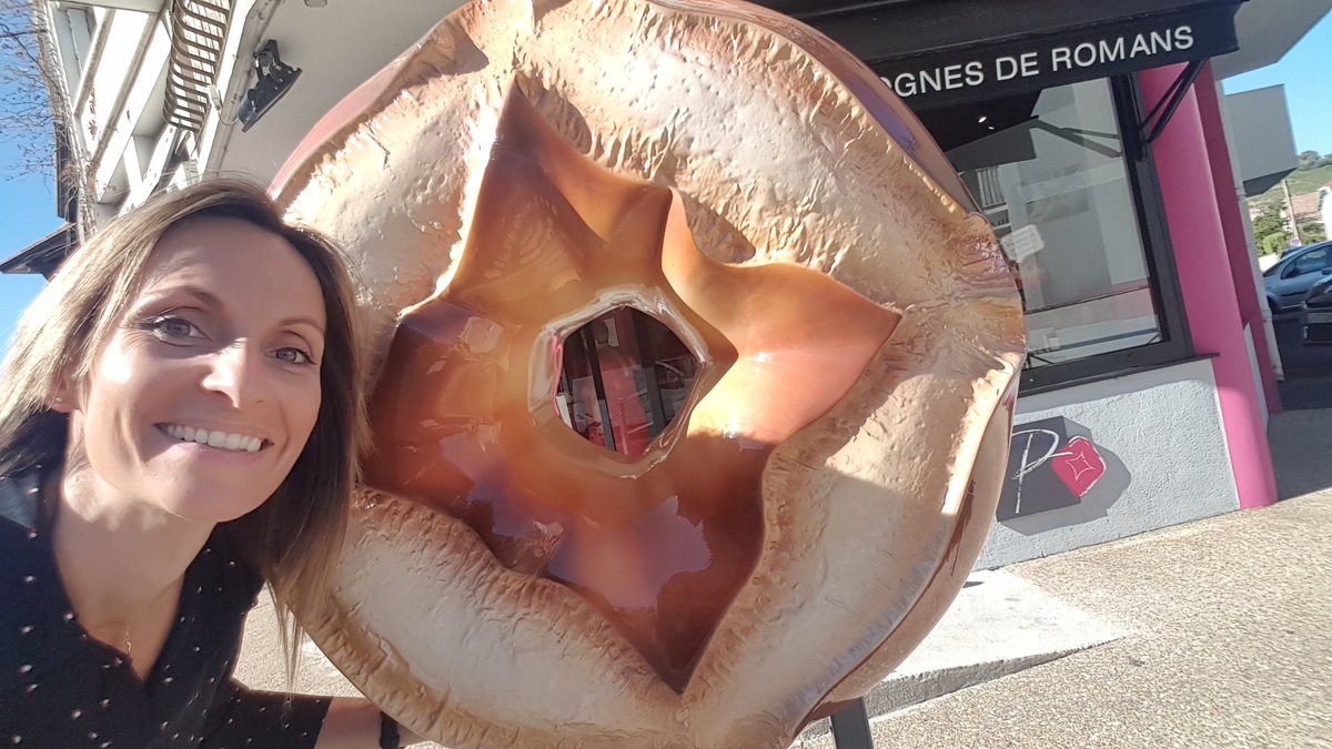 Sand_Audrain's tweet photo. Et quand l'équipe #VoyonsVoir est dans la région @ladrometourisme ... On retourne goûter la #pogne de Jean-Charles #Pascalis 😍👌🏽 #madeinfrance #artisanat
Vive la @SemaineduGout !
📲📺💻 Émission à revoir : https://t.co/FWlGQMvAHZ https://t.co/9ywF7Udp2f