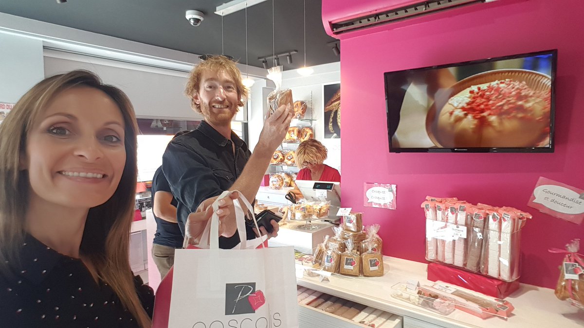 Sand_Audrain's tweet photo. Et quand l'équipe #VoyonsVoir est dans la région @ladrometourisme ... On retourne goûter la #pogne de Jean-Charles #Pascalis 😍👌🏽 #madeinfrance #artisanat
Vive la @SemaineduGout !
📲📺💻 Émission à revoir : https://t.co/FWlGQMvAHZ https://t.co/9ywF7Udp2f