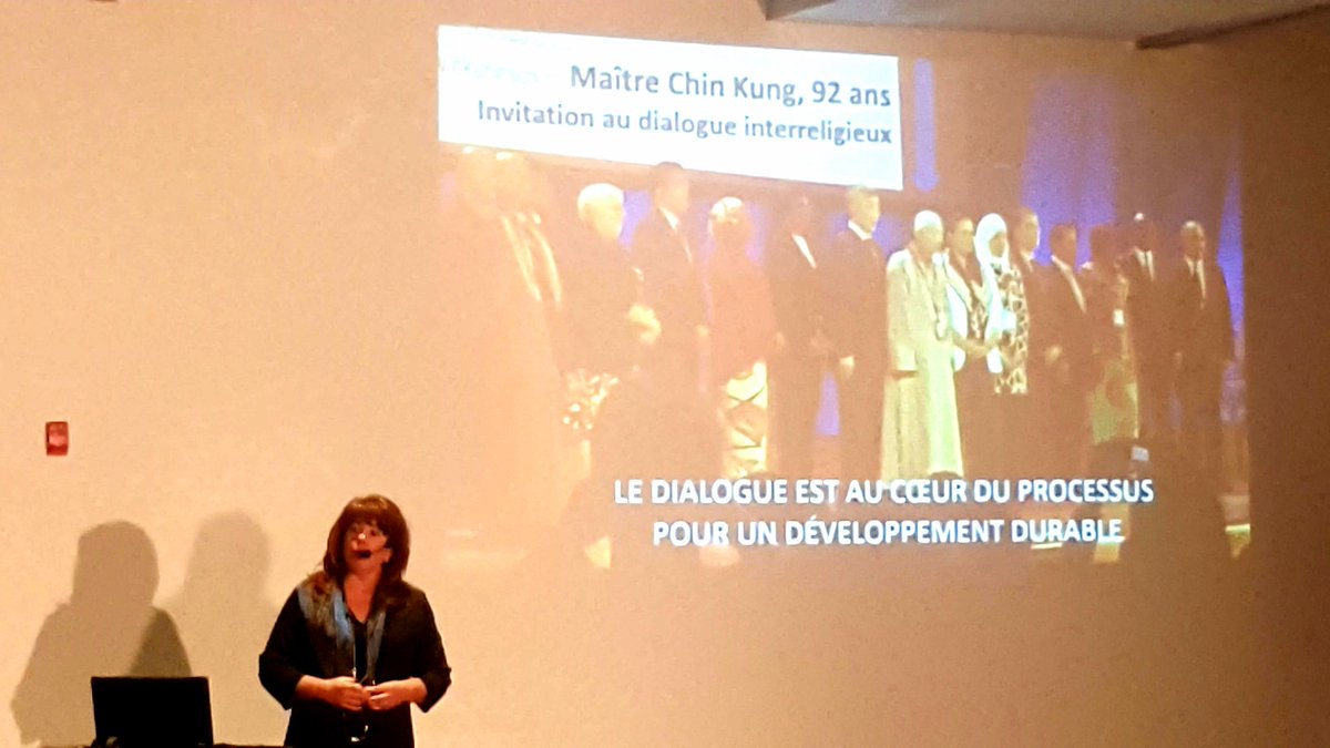 Comite21QC's tweet photo. @Lorraine_Simard, secrétaire générale et fondatrice du Comité 21 Québec, parle de l'importance du dialogue au 💙 du processus pour un #dd, pour une #villeintelligente 
au Colloque organisé par @CDCappalaches https://t.co/QMDBRegK1u