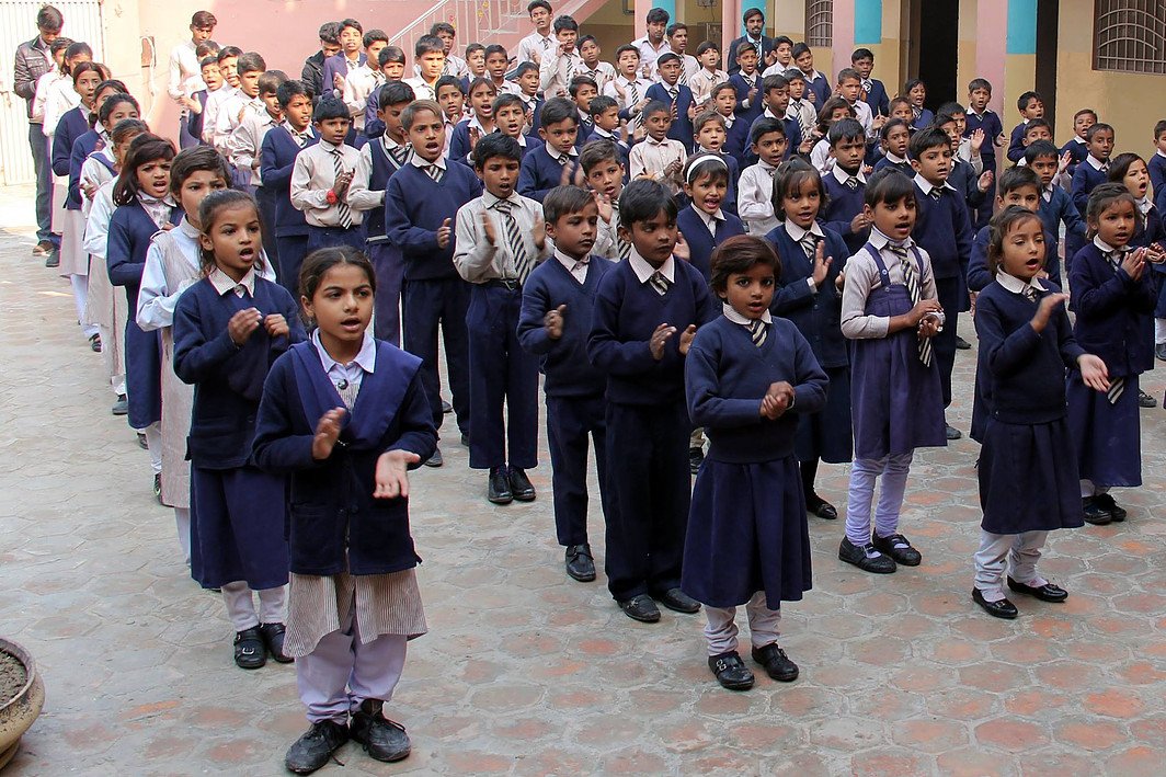 Vi er heldige som får muligheten til å bygge en skole i Pakistan for barn som ikke har råd til egen utdanning! 

rikt.net/?p=13651&previ…