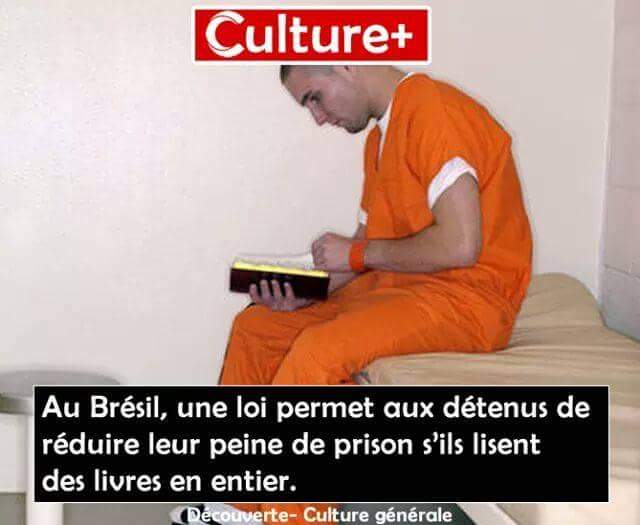 azoubig's tweet photo. Au #Brésil une loi permet aux détenus de réduire leur peine de prison s'ils lisent des #livres 📚 en entier.
Ils ont compris que le #livre est 1 outil de réintégration sociale qui participe à la transformation (positive) des peuples
Cc @Bouganegueye
#lectureutile
#kebetu
#bibsen https://t.co/91VJsjF4KH