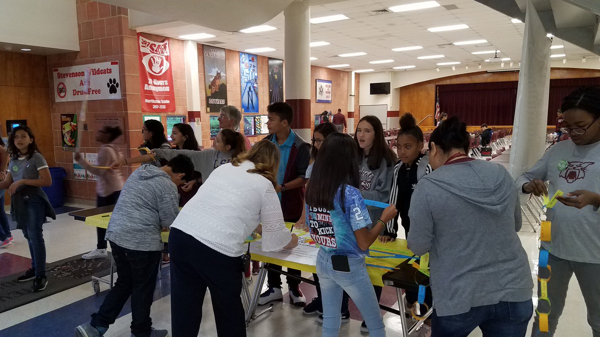 julieschweers's tweet photo. Wildcats encouraging their peers to do a random act of kindness today. Love the culture of kindness and respect the students are creating. #ProudPrincipal #TheseKidsGetIt @NISDStevenson https://t.co/DwUk1qti3e