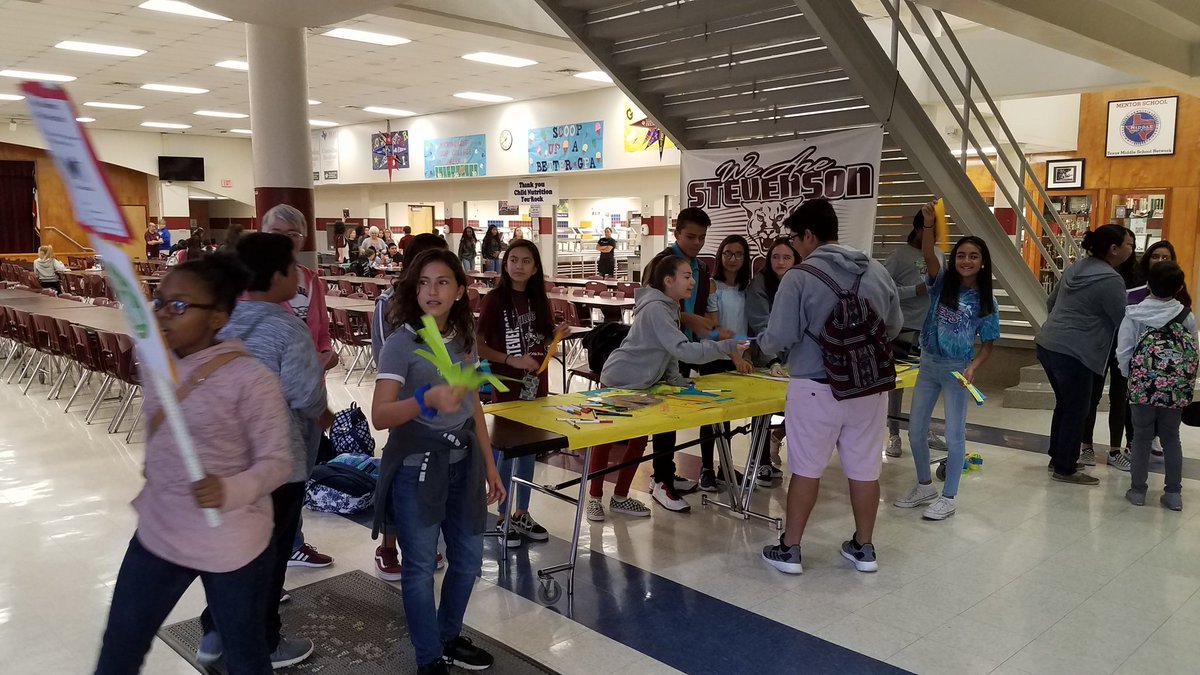 julieschweers's tweet photo. Wildcats encouraging their peers to do a random act of kindness today. Love the culture of kindness and respect the students are creating. #ProudPrincipal #TheseKidsGetIt @NISDStevenson https://t.co/DwUk1qti3e