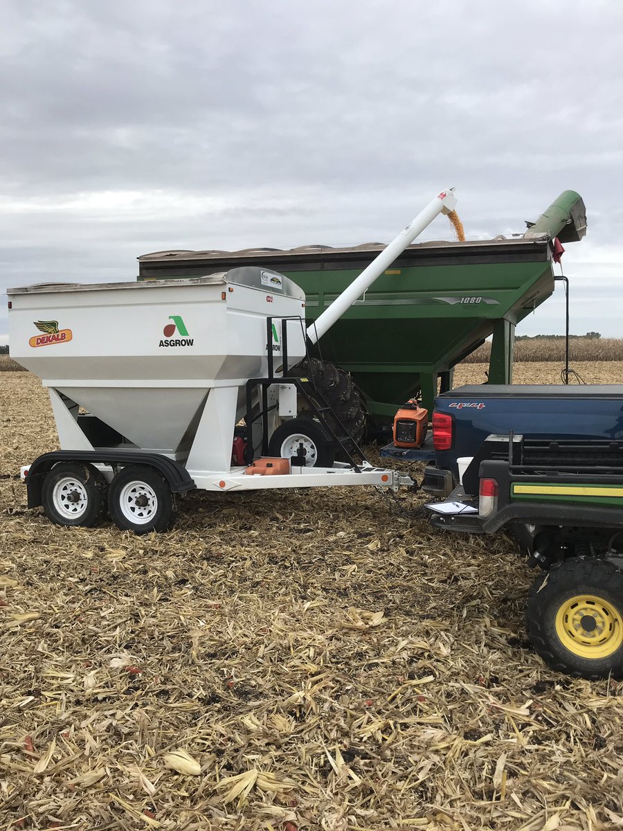 jmgoblish99's tweet photo. Taking out our MD plot this morning. @Asgrow_DEKALB @DKAS_Minnesota #MyFarmMyYield #YieldHunt18 #Contest #MyFieldview #Dekalb #Corn https://t.co/dyGmS2LmVo
