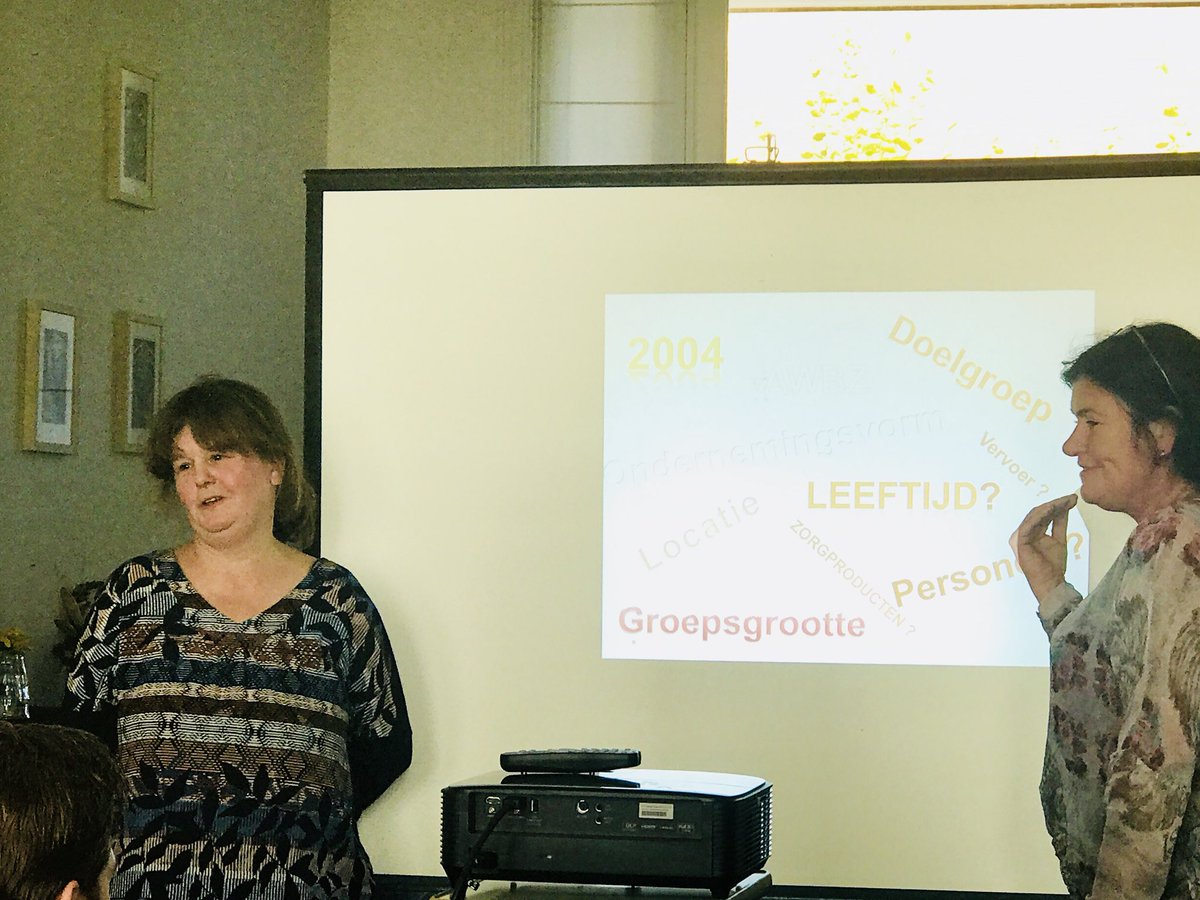 OPaZcommunity's tweet photo. Zelf een zorginitiatief opstarten? Mariska van den Akker en Monique Kramer van @Pertoeti geven een kijkje in de keuken. #inspiratiebijeenkomst #eindhoven https://t.co/Zr9R8ONMC6