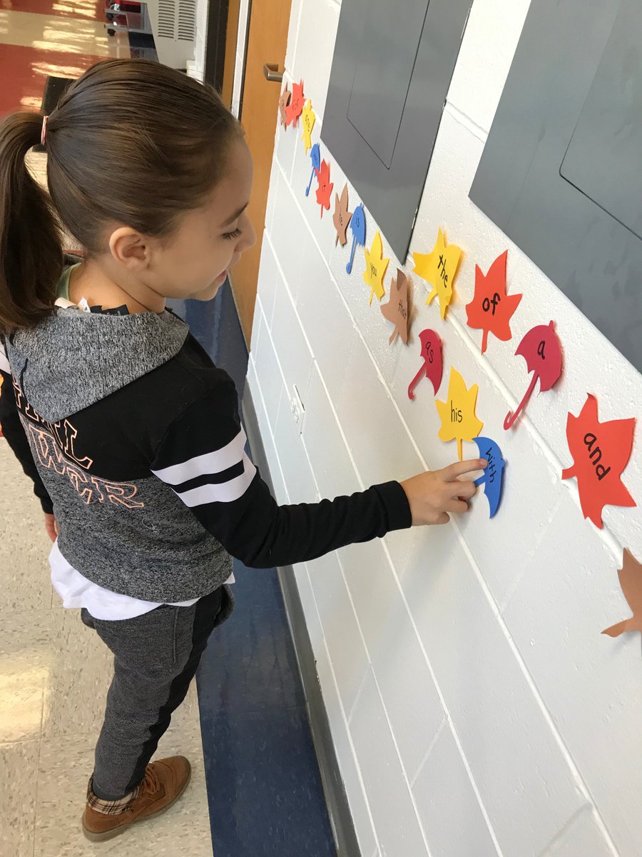 MsBoyce161's tweet photo. Getting up and moving to practice our sight words! Thanks @AshleySomer23 for the idea. :) @SerenaHills_161 #d161learns @Flossmoor161 https://t.co/NLHaugftom