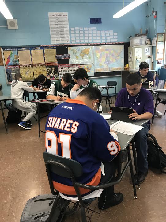 BerardiXHS's tweet photo. Annotating songs from the play "Hamilton" to learn about the American Revolution. Brining modern culture into the U.S.History classroom #116 #clipperstogether #clipperpride @XaverianHS https://t.co/TiyoVdM2MZ